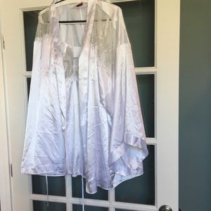 Lingerie set (robe and teddy)